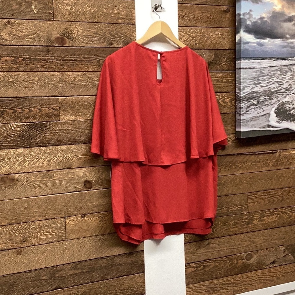 Karen Kane Red Tiered Flutter Sleeve Blouse – Size 2X - Picture 4 of 9